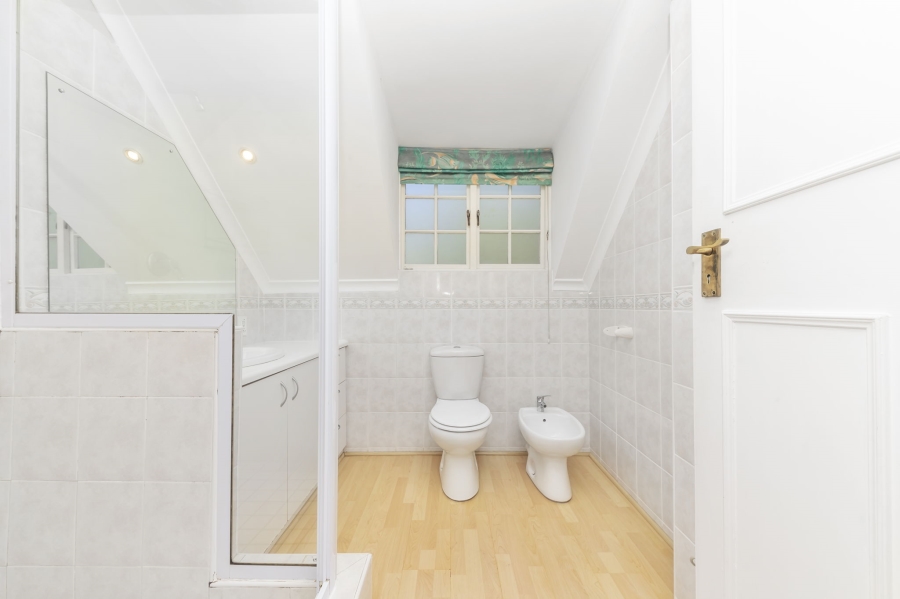 To Let 4 Bedroom Property for Rent in Kenilworth Upper Western Cape
